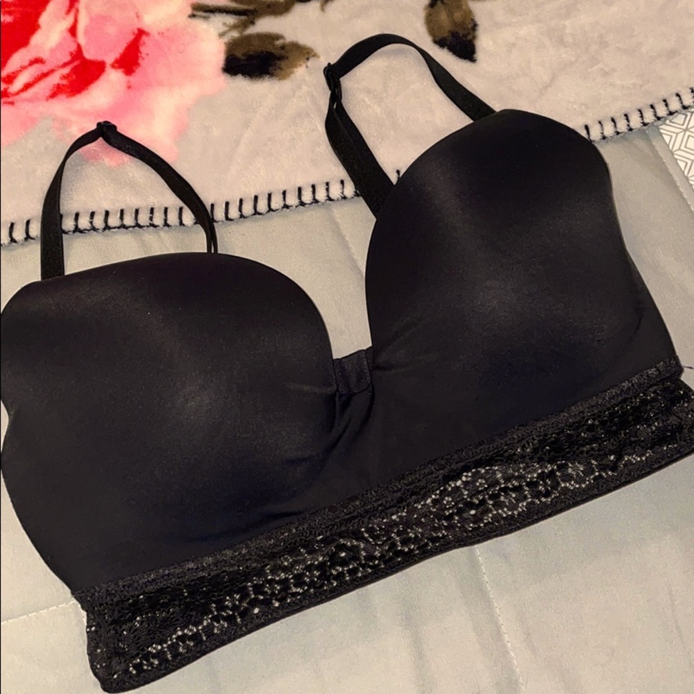 Black Victoria’s Secret bra. EUC